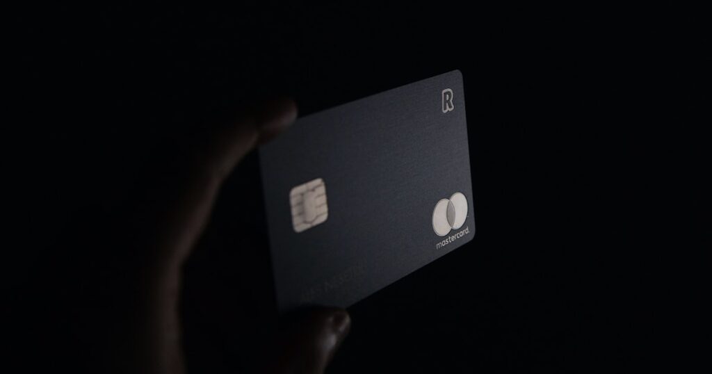 Person handing over a credit card — options for immigrants without SSN
